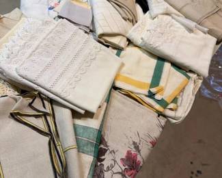 323 assortedvintagelinens