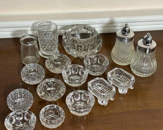 115 pressedglasstablewareandpairofsalt