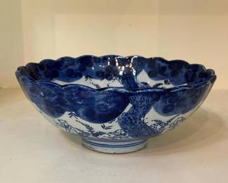 076 blueandwhiteasianstylescallopedcer