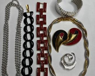 396 monetvintagecostumejewelryassortment