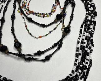 401 glassbeadednecklaces