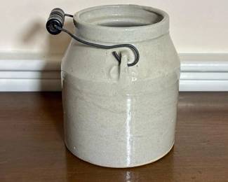 095 stonewarecrockjugwithmetalhandle