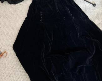 022 victorianstyleblackvelvetskirtandp