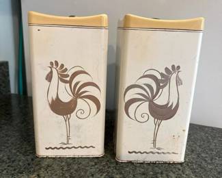 231 pairofvintageroosterpatternmetalki