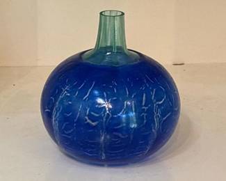 072 kostabodastagioniblueglassvasebyg