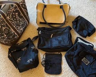 144 assortedhandbagstotesandcrossbodyba