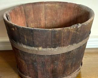 289 woodenstavebucketinrusticstyle
