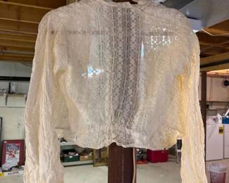 318 vintagewhitelaceblousexs