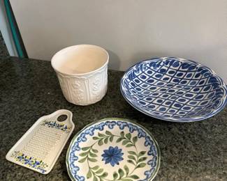222 assortedceramicdishesandbowlfloral