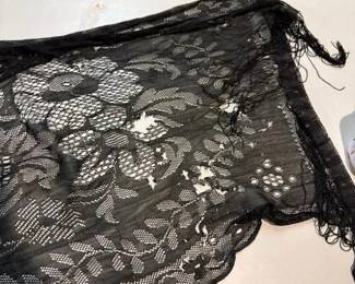 324 blackflorallaceshawl