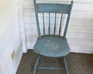 038 paintedchildsspindlebackwoodchair