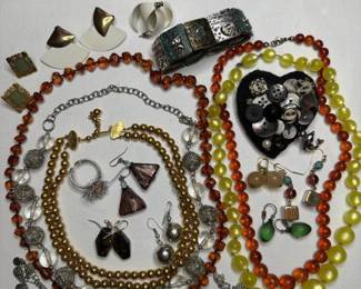394 mixedcostumejewelrynecklacesbracelet