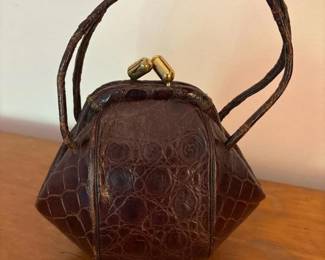 142 vintagealligatorbrownleatherhandbag