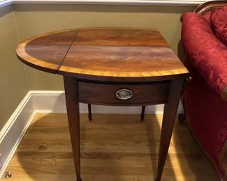 Ethan Allen Banded Mahogany Pembroke / Drop Leaf Side Table