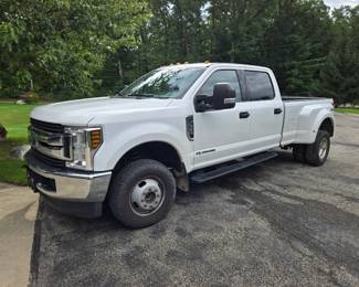 2019 Ford F350 dually crewcab diesel