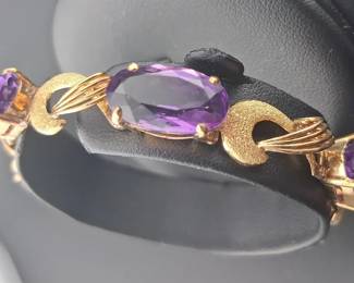 18k Gold Oval Cut Amethyst Bracelet