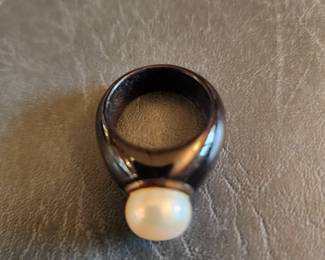 Palm Beach jewelry, round cultured pearl, black jade ring