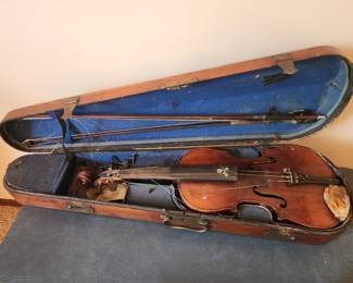 Vintage violin with nice wooden case