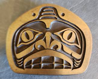 Vtg sand cast bronze belt buckle featuring Pacific North west coast Indigenous forming art