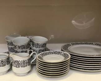 Four Crown Medford Set