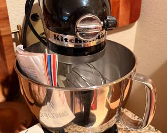 Kitchen Aid Mixer in excellent condition