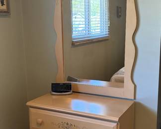 Queen bedroom suite - dresser and mirror