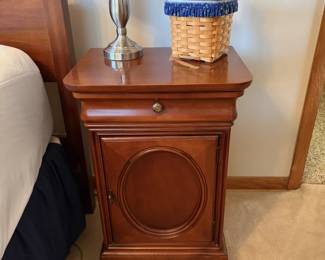 Queen bedroom suite - nightstand