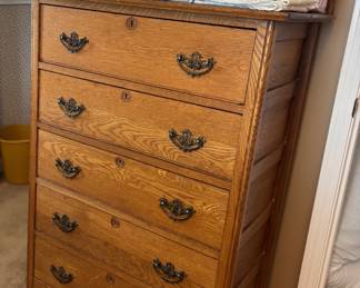 Antique chest of drawers 