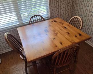 Knotty pine kitchen table with 4 Windsor-style spindle-back chairs