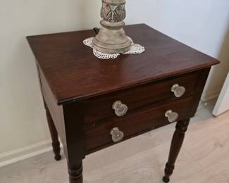 Antique-style walnut 2-drawer stand, glass knobs, turned legs