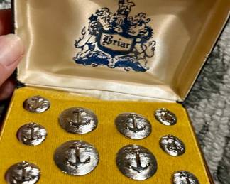 Briar Buttons…