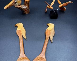 Wood Carved Decor Featuring A Jan Dwyer Collectible “Cardinals On A Stump”