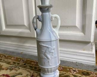 195 whiteartdecostyleporcelaindecanter