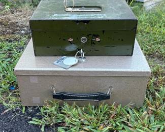 030 pairofportablemetalcashboxeswithk