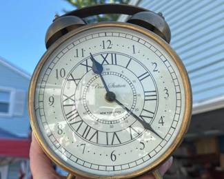 141 brasstonedpennstationalarmclock