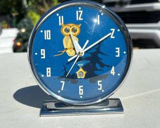 139 vintagewindupalarmclockwithowlmot