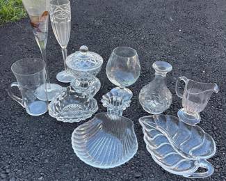 164 assortedclearglassware