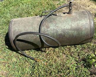 163 vintageportableairtankwithhosepres