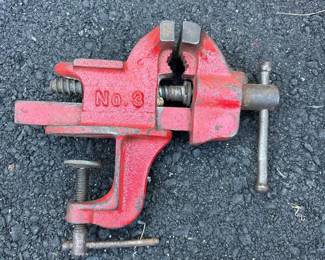 037 redlittlestownno3clamponbenchvise