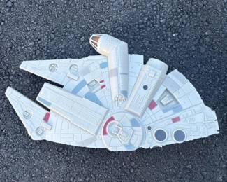 124 starwarsmillenniumfalconlightupwal