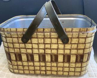 Nice old picnic tin - no lid