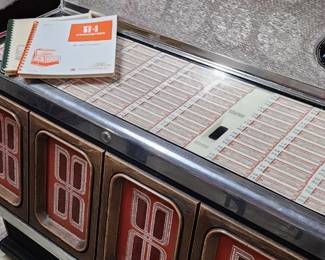 1950's jukebox with manuals full of records, have key.