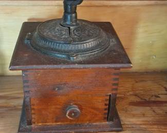 Very nice vintage coffee grinder