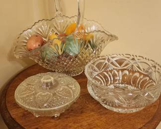 Gorgeous Oak round table heavy glass basket with glass fruit