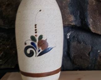 Nice pottery vese hand thrown signed