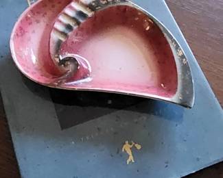 MID-CENTURY ash tray