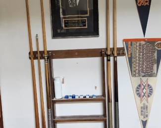 Pool stick wall rack
