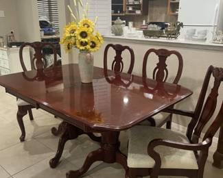 Dining table w/ 4 chairs