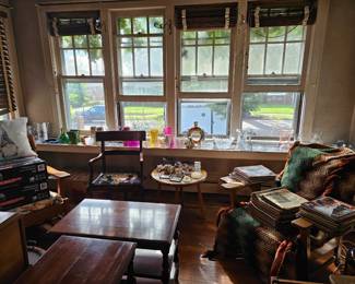 Furniture, vases, magazines