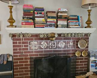 MCM lamps, books, horse brasses